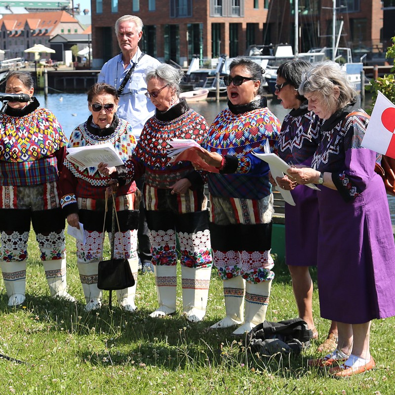 Umiaq Koret V Flagstangen